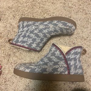 Sanuk Bootie / Slippers. Size 8.